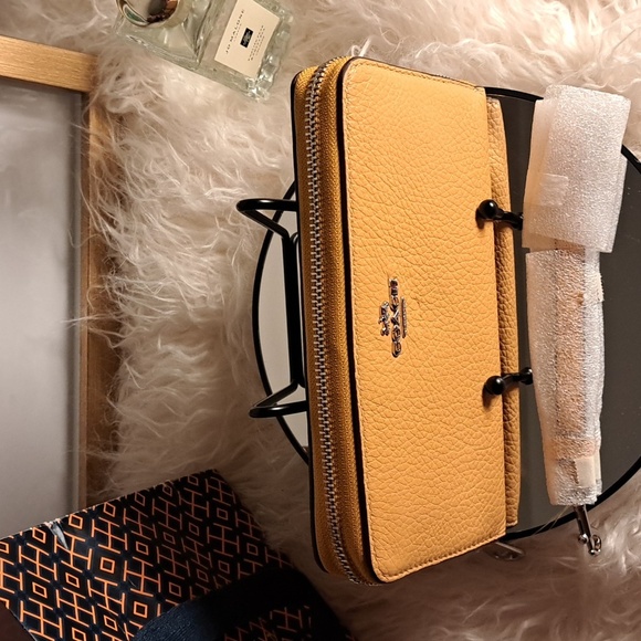 Coach NWTs Long Zip Around Wallet - Picture 14 of 16